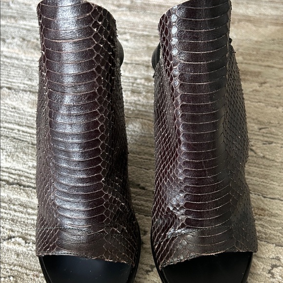 Balenciaga Snakeskin Open Toe Slingback Heels - Picture 15 of 17